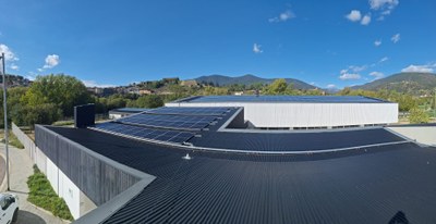 Plaques solars a la coberta de l'Institut La Valira de la Seu d'Urgell (L'Energètica)