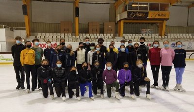 Nikita Mikhaylov, al centre, amb els participants a la masterclass que ha impartit a Puigcerdà (Foto: FCEH)