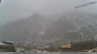 Nevada a Andorra la Vella, aquest dilluns al matí (Foto: Webcam Projecte 4 Estacions)