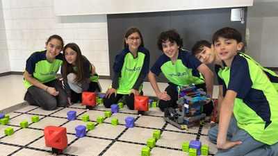 Els integrants de l'equip de robòtica Ducks, de l'Institut La Valira de la Seu (Foto: ACN)