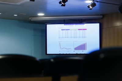 Pantalla amb resultats electorals (Foto: Govern d'Andorra)