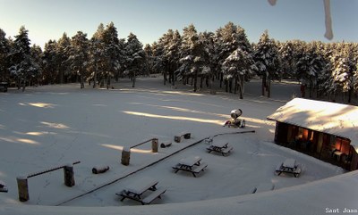 L'estació de Sant Joan de l'Erm, des del Refugi de la Basseta, aquest hivern (Foto: Tot Nòrdic)