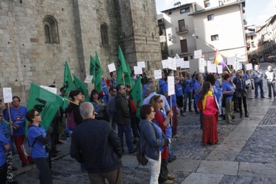 Manifestants d'EuroMarxes a la Seu (Foto: ACN/Ferran G. Queralt)