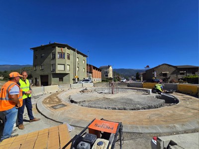 Visita del subdelegat del Govern a Lleida, José Crespín, a les obres de construcció de la rotonda de Montferrer a l'N-260 (Foto: Subdelegació del Govern a Lleida)