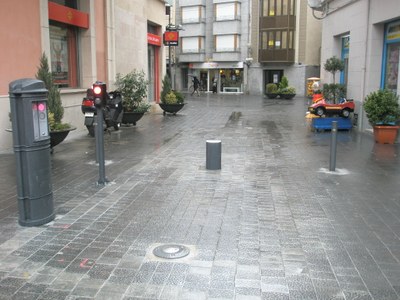Pilona al carrer Sant Josep de Calassanç