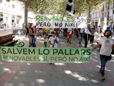 Manifestació contra la MAT d'Osca al Pallars, el passat mes d'octubre (Foto d'arxiu/ACN)