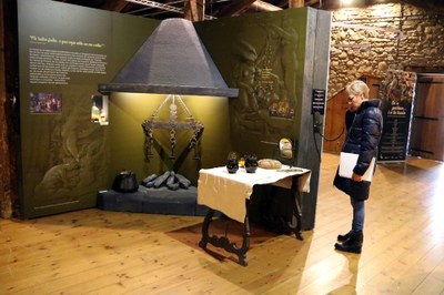 Exposició itinerant sobre la bruixeria al Pirineu (Foto: ACN)