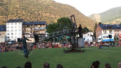Un moment de l'espectacle 'Marée Noire' de la companyia francesa La Burrasca a la 15a edició de l'Esbaiola't (Foto: Esbaiola't)