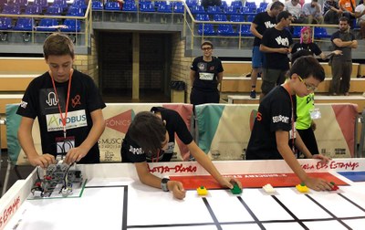 Un moment de la final estatal de la WRO 2018