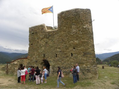 Visita guiada a la Torre Solsona, a càrrec dels alumnes de l'Escola de Castellciutat (Foto: Servei Educatiu Alt Urgell-Cerdanya)