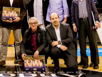 Magí Castillejo, amb Gorka Aixàs, en un homenatge al BC Andorra de 1986 (Foto: BC MoraBanc Andorra)