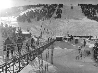 L'accés a les pistes d'esquí de Soldeu, en els primers temps de funcionament de l'estació, inaugurada l'any 1964 (Foto: ENSISA / arxiu)