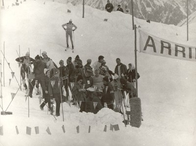 Una competició d'esquí als inicis de l'estació de Soldeu (Foto: ENSISA / arxiu)