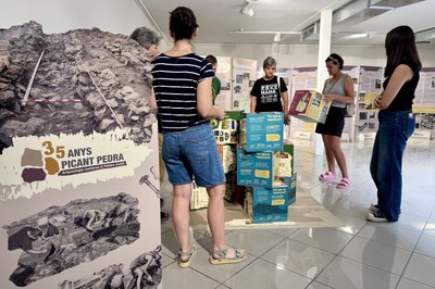La mostra '35 anys picant pedra. Arqueologia medieval al Pallars Jussà' (Foto: ACN/Marta Lluvich)