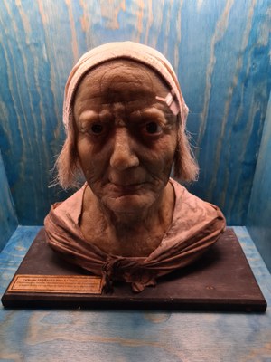 Bust de cera de Catherine Deshayes, coneguda com La Voisin (1640-1680), una endevinadora francesa que feia enverinaments per encàrrec (Foto: ACN)