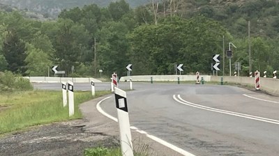 Treballs de reparació del ferm a la carretera N-260, aquesta setmana, al límit entre la Cerdanya i l'Alt Urgell