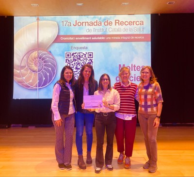 Han recollit el premi Montse Caselles Castells, Laia Martí Clavé i Neus Ramírez Bonay (Foto: ICS Alt Pirineu i Aran)