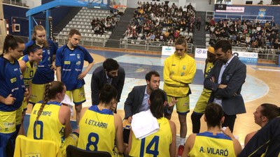 Temps mort del Cadí La Seu en el partit de 'play-off' a Donosti (Foto: Sedis Bàsquet)