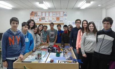 Alumnes que participaran en la fase local de la First Lego League (Foto: INS Joan Brudieu)