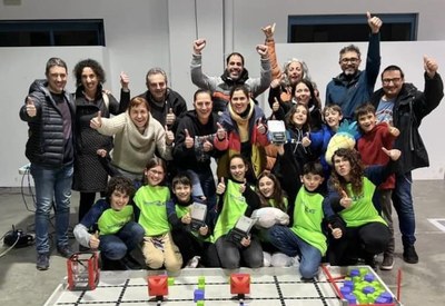L'equip de robòtica de l'Institut La Valira celebra els premis de la final estatal de la VICQ VEX Robotics (Foto: @inslavalira_oficial)
