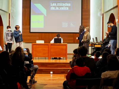 Presentació de l'exposició 'Les mirades de la Valira', a càrrec d'alumnes de l'Institut La Valira