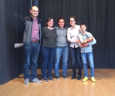 Família Peguera-Señís en el lliurament dels premis (Foto: Escola Pau Claris)