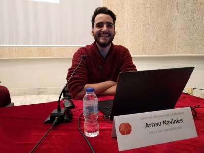 Arnau Navinés durant la xerrada (Foto: Francesc Esteban)