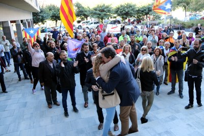 Concentració davant els jutjats de la Seu per les citacions a alcaldes per l'1-O