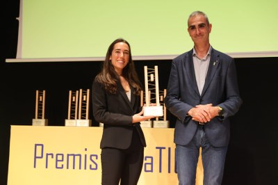 Marta Bertran rep el Premi Dona TIC 2021 a la millor estudiant universitària (@ticcatalunya)