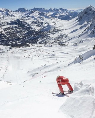 Descens, a Vars, del nou recordista mundial d'esquí de velocitat, Simon Billy (Foto: FIS Speed Ski)