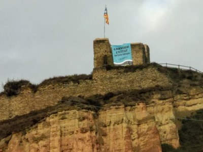 Pancarta de Tsunami Democràtic a la Torre de Solsona (Foto: ERC)