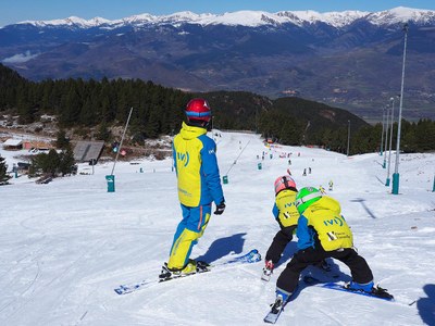 Esquiadors a Masella aquest diumenge, últim dia de la temporada (Foto: Masella)