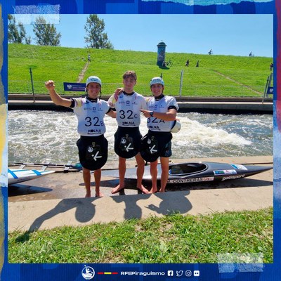 Medalla de plata de Manel Contreras, Pau Echaniz i Álex Goñi en K1 per equips al Mundial d'eslàlom (Foto: RFEP)