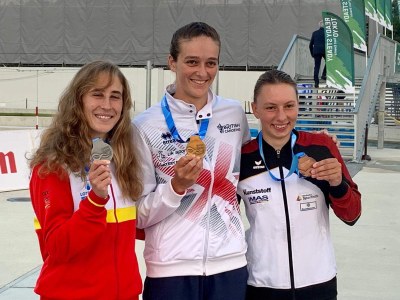 Núria Vilarrubla, al podi de C1 femení del Preolímpic, a Tòquio (Foto: RFEP)