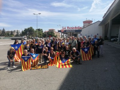 Veïns i veïnes de la Seu d'Urgell en l'autocar per assistir a la manifestació de la Diada 2023 (Foto: ANC Alt Urgell)