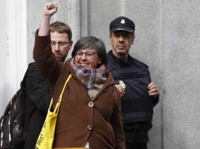Mireia Boya, a la sortida del TS després de quedar en llibertat (Foto: ACN)
