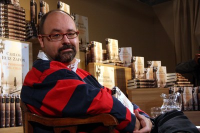 Carlos Ruiz Zafón, l'any 2012, a la presentació d''El presoner del cel' a Barcelona (ACN / arxiu)