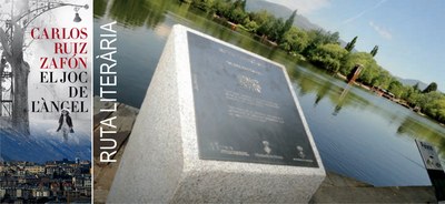 Logotip i columna indicativa de la Ruta Literària Ruiz Zafón (Ajuntament de Puigcerdà)