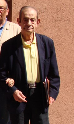 Pere Serra Alvinyà, davant dels antics estudis de RàdioSeu (Foto: Arxiu RàdioSeu)