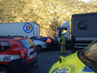 Cotxe accidentat a la CG1 aquest dijous, davant del Punt de Trobada (Foto: ANA)