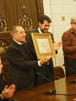 Lliurament del títol de Fill Adoptiu de la Seu a mossèn Xavier Parés