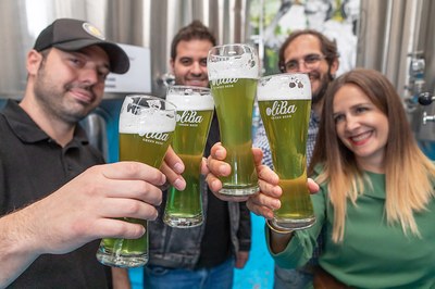 Equip de la cervesa Oliba Green Beer (Foto: ACN)