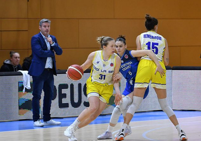 Lotta-Maj Lahtinen, al partit Cadí La Seu-Eleftheria Moschatou (Foto: Agustí Peña)