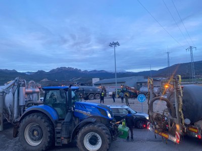 Concentració de tractors a la C-14 a Oliana (Foto: Judit Pujol / Pirineus TV)