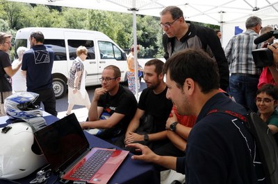 Un dels instructors i els motoristes del programa Formació 3.0 a Sort (Imatge d'arxiu del 15 de juliol del 2017) Foto: ACN