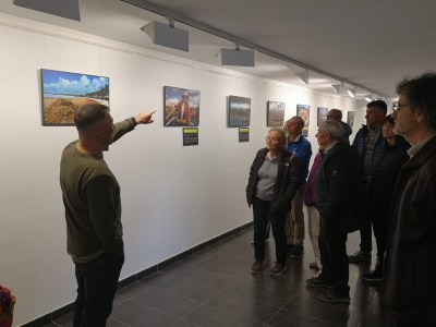 Inauguració de l'exposició de Sergi Reboredo sobre els efectes del canvi climàtic, a la Sala La Cuina (Foto: Espai Ermengol)