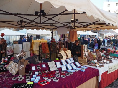 Parada d'artesania de la Fira de Sant Ermengol (Foto: Ajuntament de la Seu)