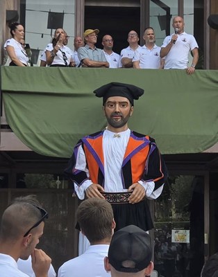 Presentació del gegant Lussorio, que l'Ajuntament d'Oliana ha fet construir per regalar-lo a la població agermanada d'Oliena (Foto: Oliana Turisme)