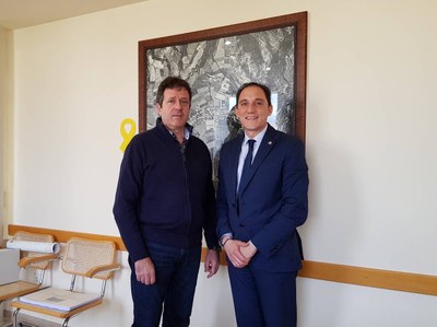 José Crespín, amb l'alcalde d'Oliana, Miquel Sala (Foto: Subdelegació Lleida)