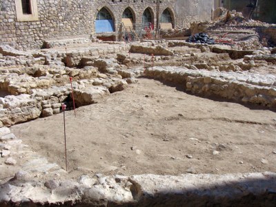 Organyà - Plaça de l'Església - Runes